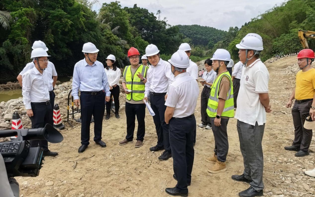 海南省省政府党组成员、副省长杨国强同志莅临江西省路桥隧道工程有限公司项目现场